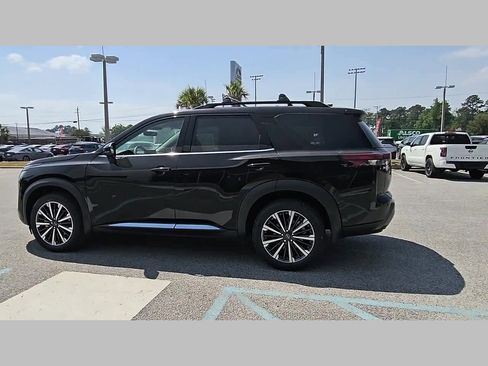 New 2026 Nissan Pathfinder Platinum FWD image 28
