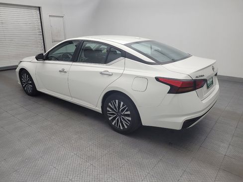 Used 2025 Nissan Altima 2.5 SV FWD image 3
