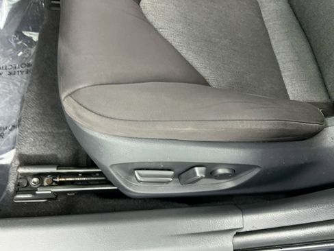 Used 2019 Toyota Camry LE image 13