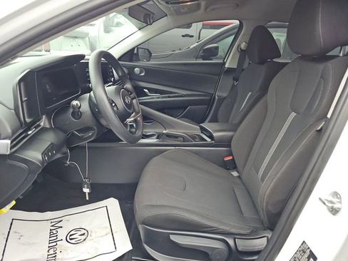 Used 2024 Hyundai Elantra SE image 10