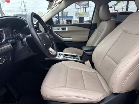 Used 2022 Ford Explorer Limited w/ Equipment Group 301A image 17