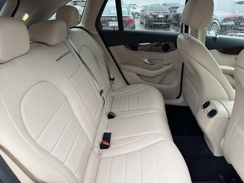 Used 2019 Mercedes-Benz GLC 300 image 9