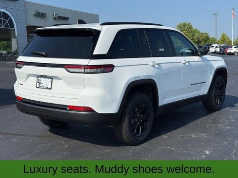 New 2025 Jeep Grand Cherokee Altitude image 3