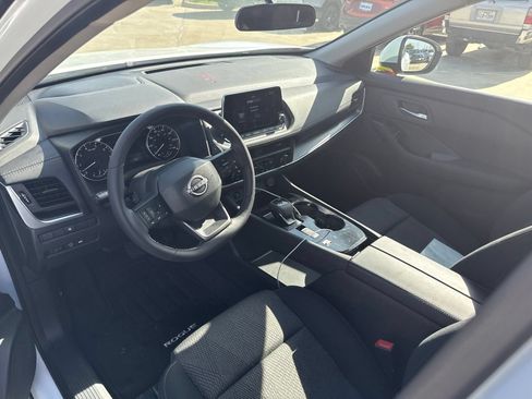 Used 2026 Nissan Rogue SV FWD image 9