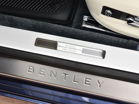 Used 2021 Bentley Flying Spur V8 image 12