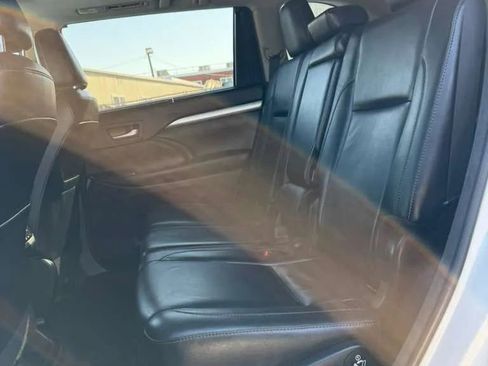 Used 2018 Toyota Highlander XLE image 8