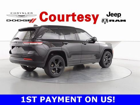 Certified 2023 Jeep Grand Cherokee Altitude image 5