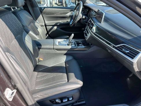 Used 2019 BMW 750i xDrive w/ Executive Package AWD/4WD image 11