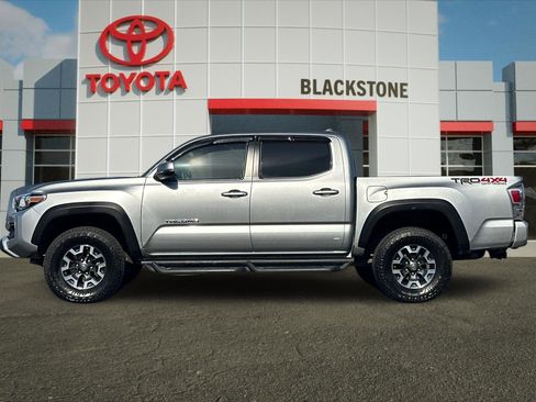 Certified 2023 Toyota Tacoma TRD Off-Road w/ Technology Package AWD/4WD image 6