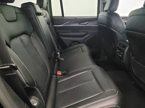 Used 2023 Jeep Grand Cherokee Limited w/ Luxury Tech Group II image 19