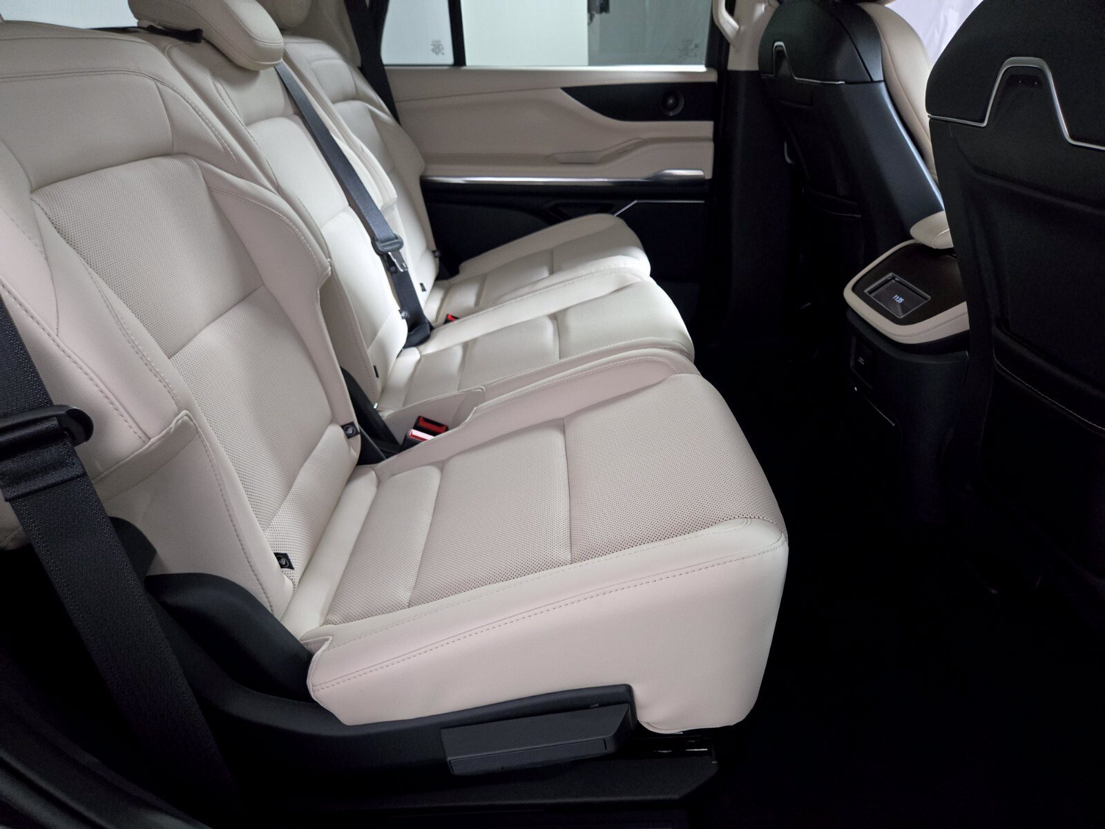 New 2027 Lincoln Navigator Premiere AWD/4WD image 18