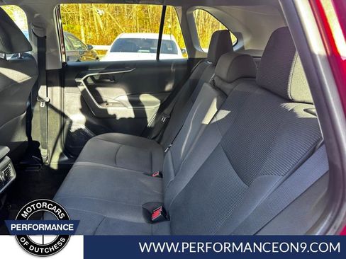 Used 2019 Toyota RAV4 LE w/ Carpet Mat Package image 33