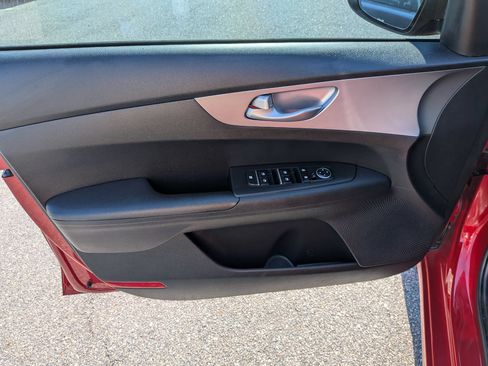 Used 2023 Kia Forte LXS w/ LXS Technology Package FWD image 11