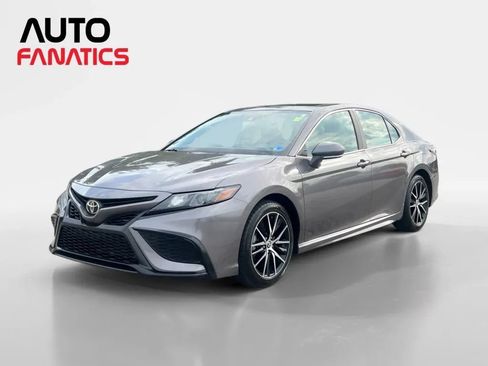 Used 2021 Toyota Camry SE w/ Convenience Package FWD image 1