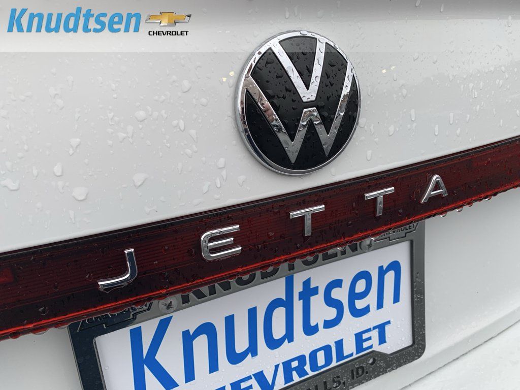 Used 2025 Volkswagen Jetta Sport FWD image 9