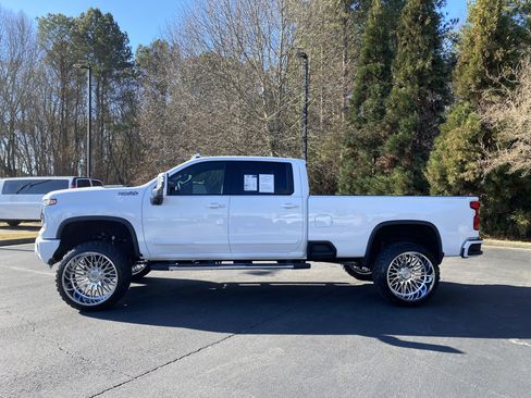 Used 2024 Chevrolet Silverado 2500 High Country w/ High Country Premium Package image 6