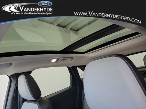 New 2026 Ford Escape SE FWD image 31