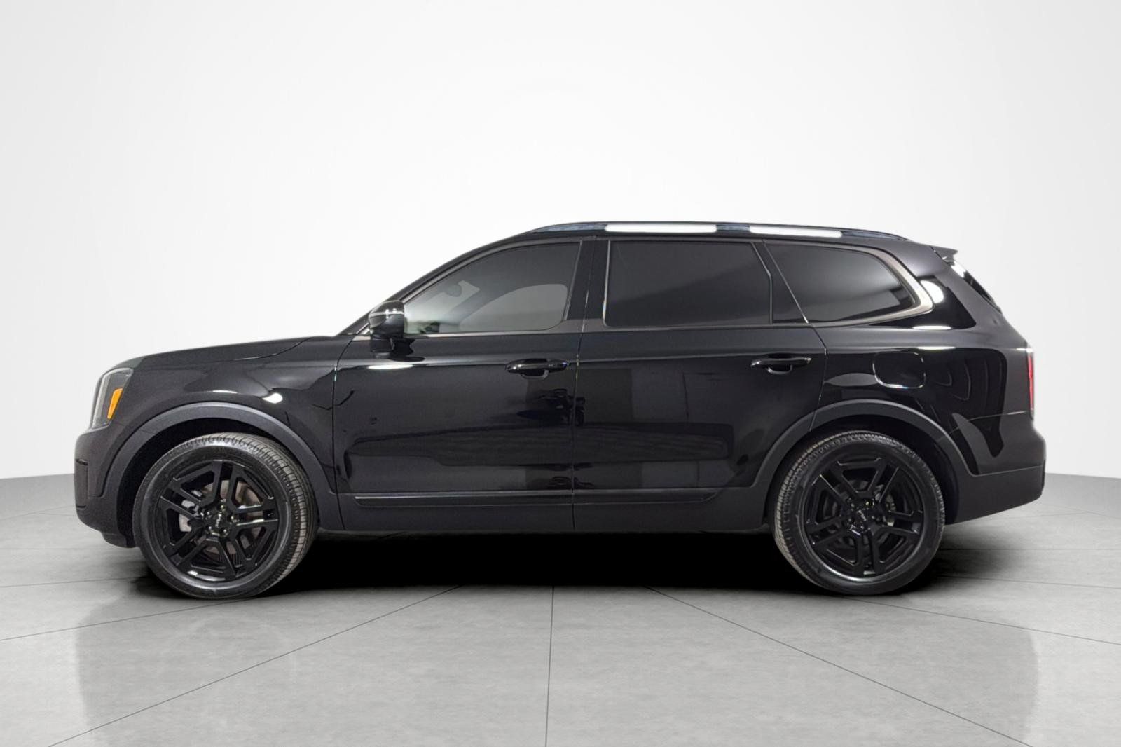 Used 2023 Kia Telluride EX X-Line AWD/4WD image 2