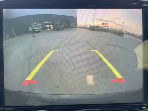 Used 2024 Chrysler Pacifica Touring-L image 10