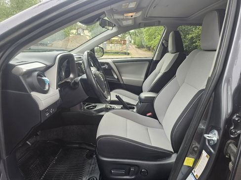 Used 2018 Toyota RAV4 XLE w/ Convenience Package AWD/4WD image 9
