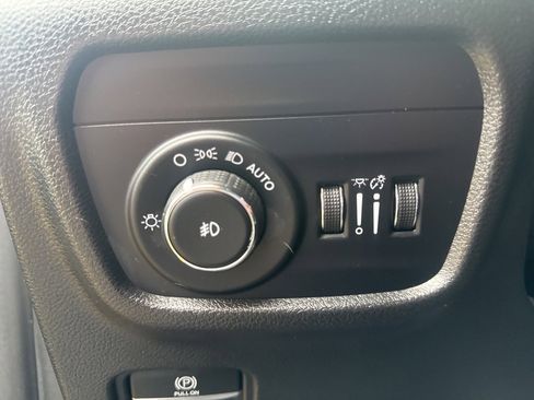 Used 2023 Jeep Grand Cherokee L Limited image 29