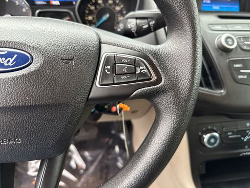 Certified 2017 Ford Focus SE image 16