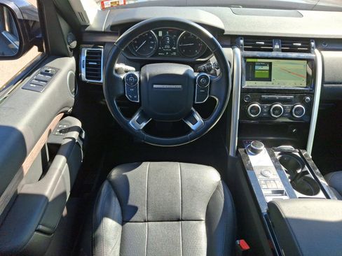 Used 2017 Land Rover Discovery HSE image 12