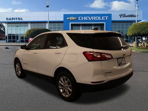 Used 2021 Chevrolet Equinox LS w/ LS Convenience Package image 4