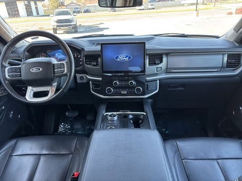 Used 2024 Ford Expedition XLT image 18
