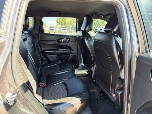 Used 2023 Jeep Compass Latitude AWD/4WD image 30
