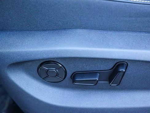 New 2026 Volkswagen Tiguan SE image 32