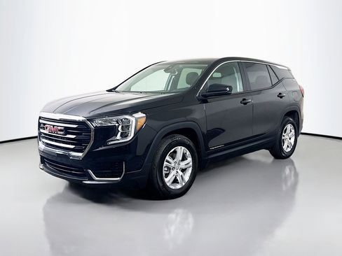 Used 2024 GMC Terrain SLE FWD image 4