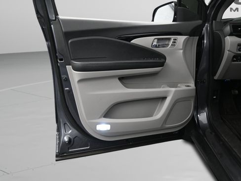 Used 2021 Honda Pilot Touring image 35