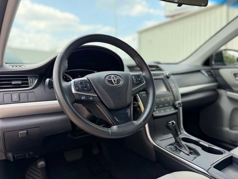 Used 2017 Toyota Camry SE FWD image 14