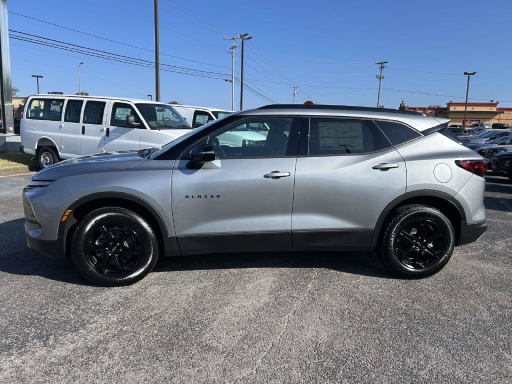 New 2026 Chevrolet Blazer LT w/ Midnight/Sport Edition FWD image 7