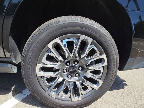 Used 2022 GMC Yukon Denali AWD/4WD image 2