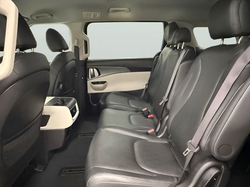 Used 2024 Kia Carnival LX FWD image 14