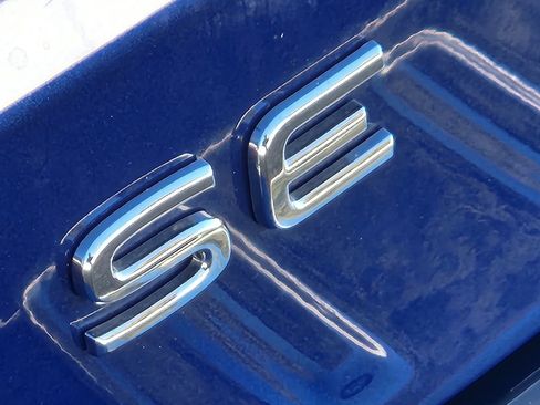 Certified 2024 Volkswagen Taos SE image 13