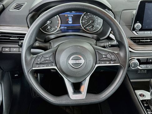 Used 2024 Nissan Altima 2.5 SV FWD image 18