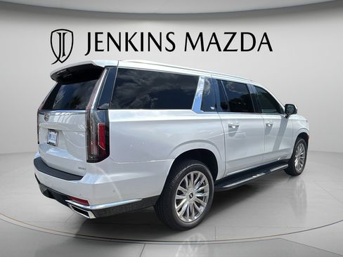 Used 2022 Cadillac Escalade ESV Premium Luxury RWD image 4