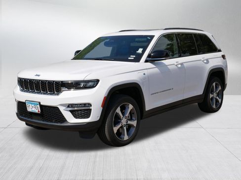 Used 2024 Jeep Grand Cherokee Limited 4xe w/ Luxury Tech Group II AWD/4WD image 3