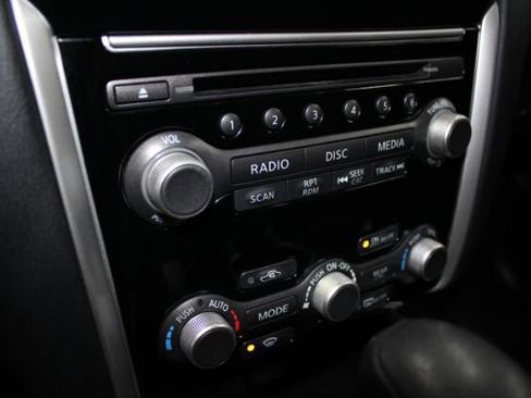 Used 2019 Nissan Pathfinder S image 13