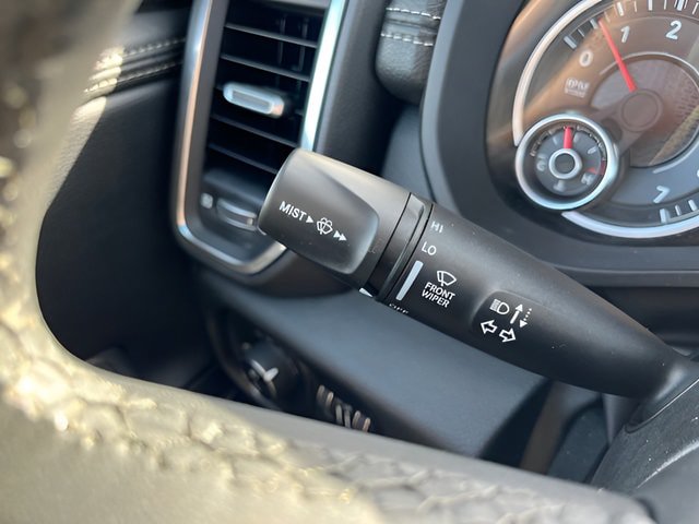 Used 2025 RAM 1500 Laramie AWD/4WD image 16