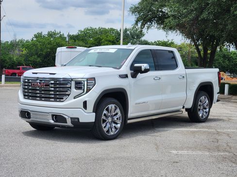 Used 2023 GMC Sierra 1500 Denali w/ Denali Reserve Package AWD/4WD image 2