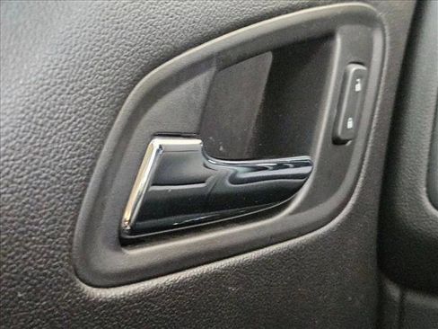 Used 2018 Chevrolet Colorado LT w/ LT Convenience Package RWD image 17