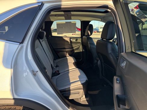 New 2025 Ford Escape SE w/ PHEV Premium Package FWD image 18