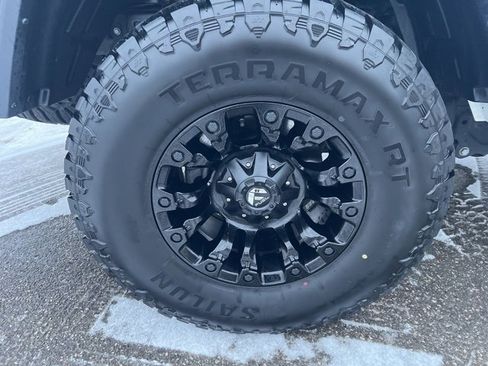 Used 2024 Jeep Gladiator Mojave w/ Technology Group image 37