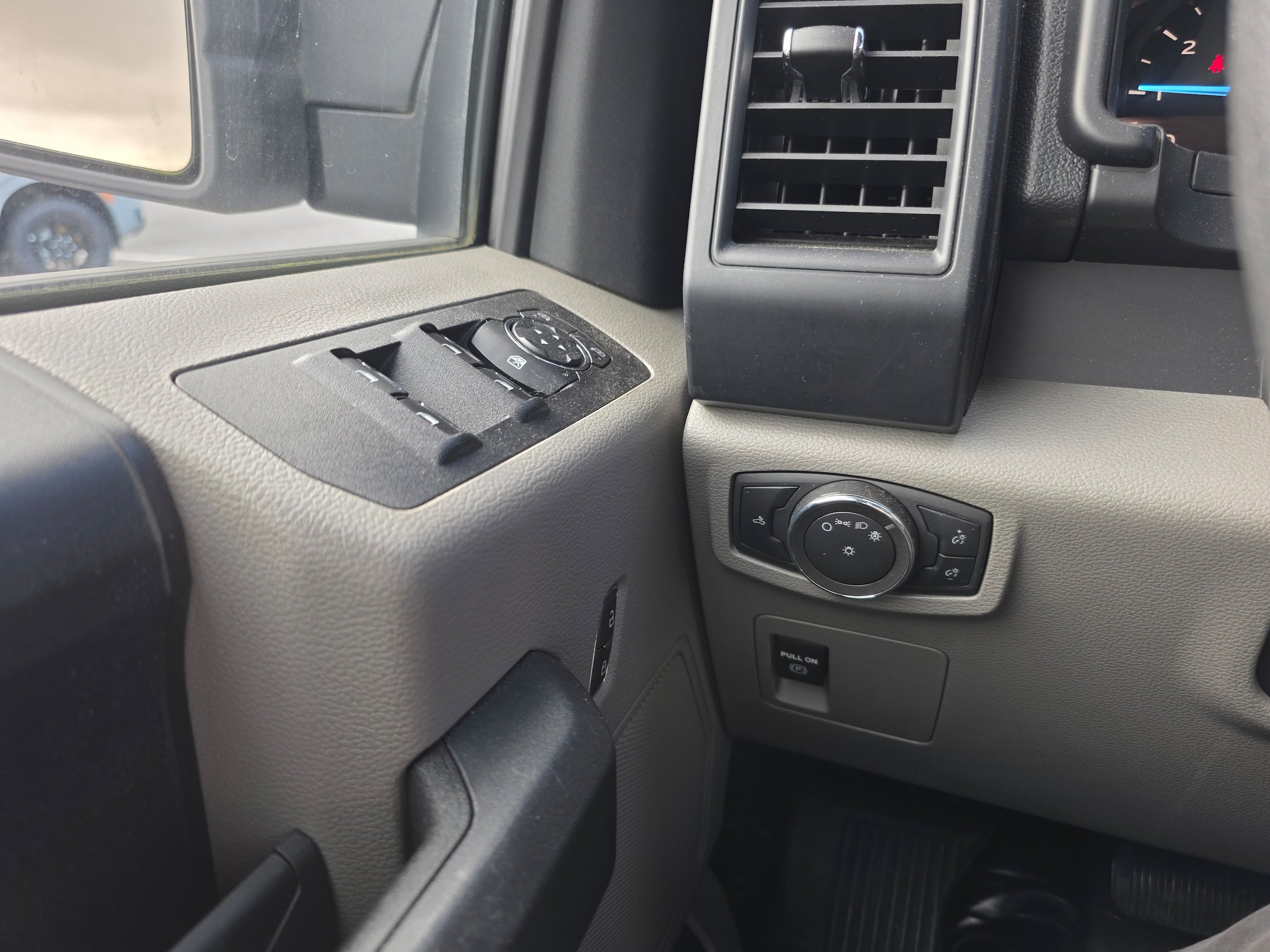 Used 2019 Ford F150 XL w/ Equipment Group 101A Mid AWD/4WD image 18