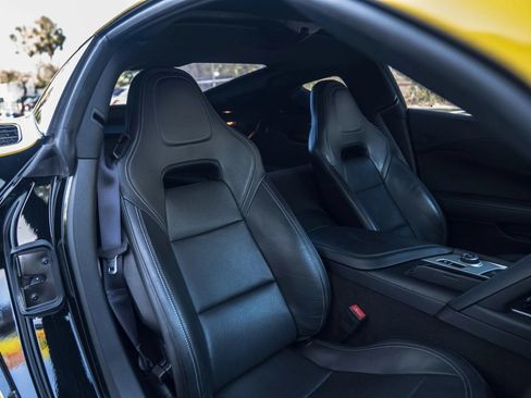 Used 2017 Chevrolet Corvette Stingray Coupe w/ 1LT RWD image 23