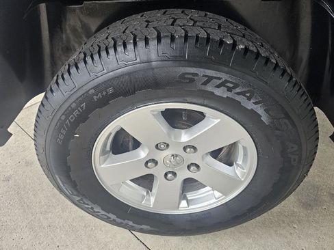 Used 2012 RAM 1500 Classic SLT image 11